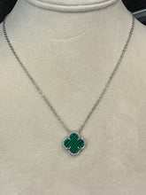 Load image into Gallery viewer, Luxe Clover Pendant
